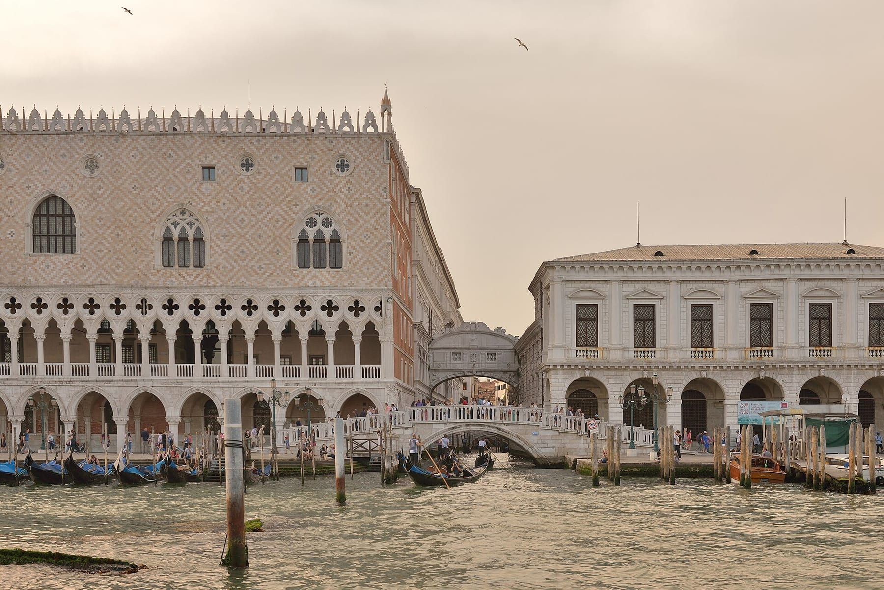 A gondola passing beneath the enclosed stone Bridge of Sighs on Rio di Palazzo
